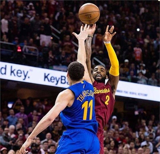  布伦森准绝杀跳投命中，尼克斯险胜黄蜂拿下东部对决